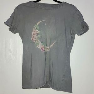 List grey moon t-shirt